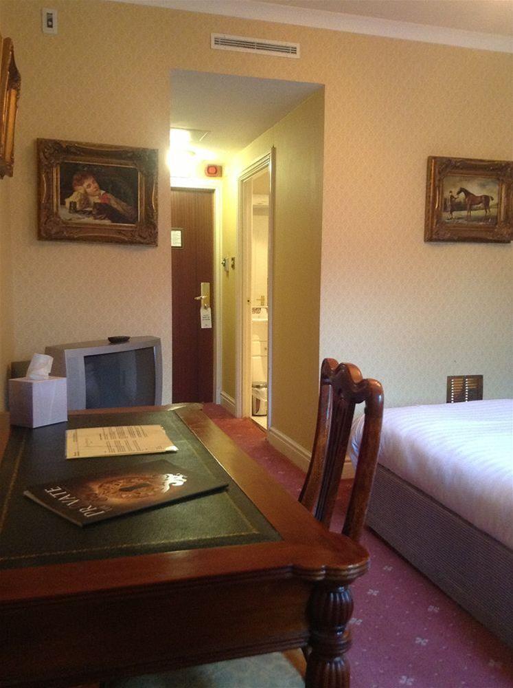 Brook Hall Hotel Childer Thornton Dış mekan fotoğraf